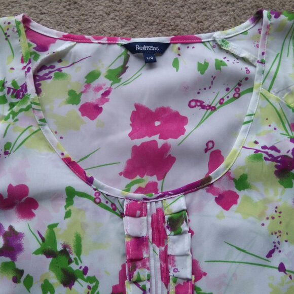 Reitmans Floral Blouse, Size Large, 100 % Polyester, Cap Sleeves, like new. - Picture 3 of 3